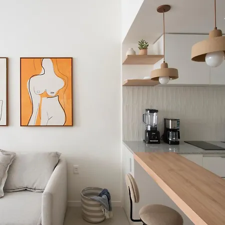 New Studio One Block From Copacabana Beach & Ipanema!-3